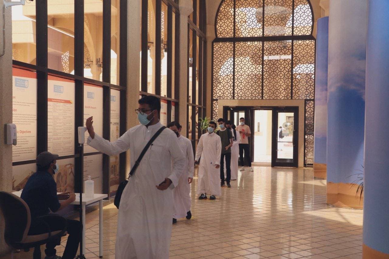 تطوير الأطر والدراسات المناسبة لتطبيقها بالجامعات. 