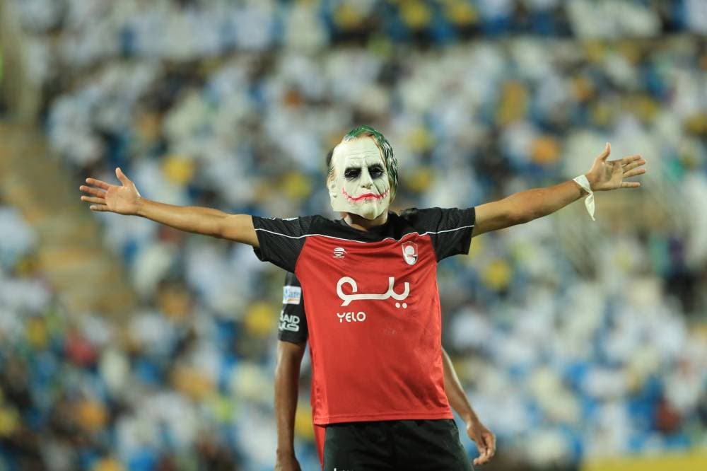 البركاوي محتفلا بالهدف الأول في التعاون. مركز الرائد الاعلامي