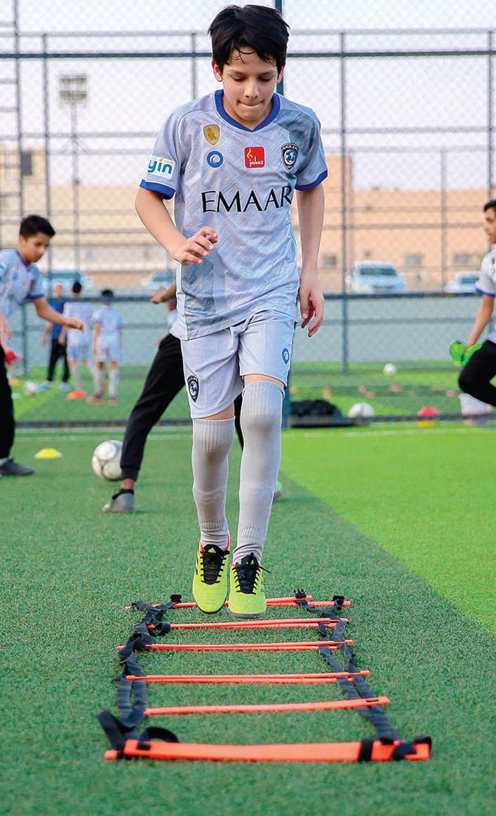 أكاديمية الهلال .. 3 فروع تضخ 5 ملايين