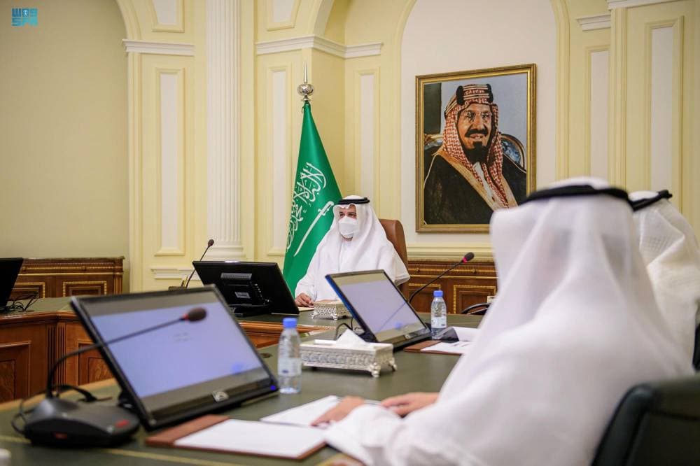 أمير المدينة المنورة خلال ترؤسه الاجتماع الأول لمجلس نظارة الوقف.