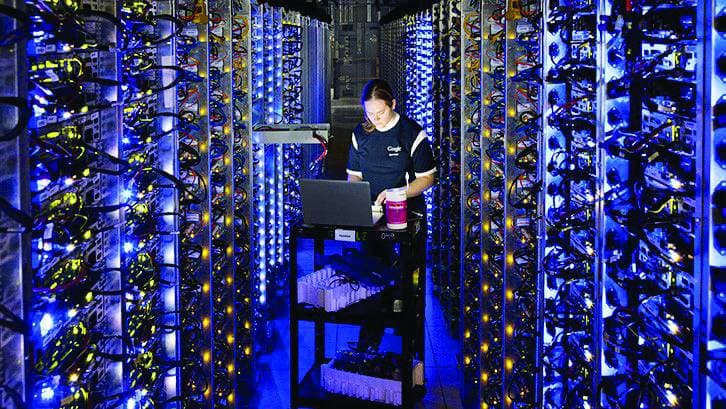 «أبل» تعتذر لمستخدميها عن عيوب أغطية «آيفون»