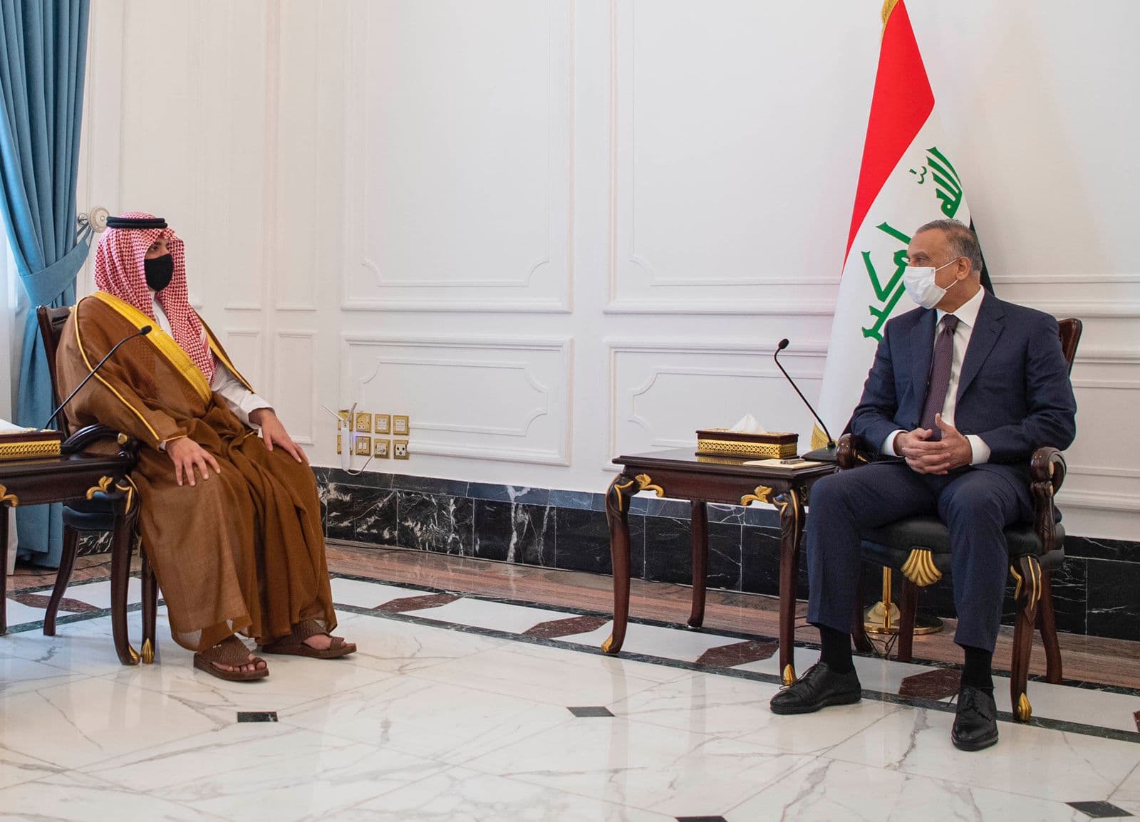 رئيس الوزراء العراقي يبحث مع وزير الداخلية سبل تعزيز التعاون الأمني 