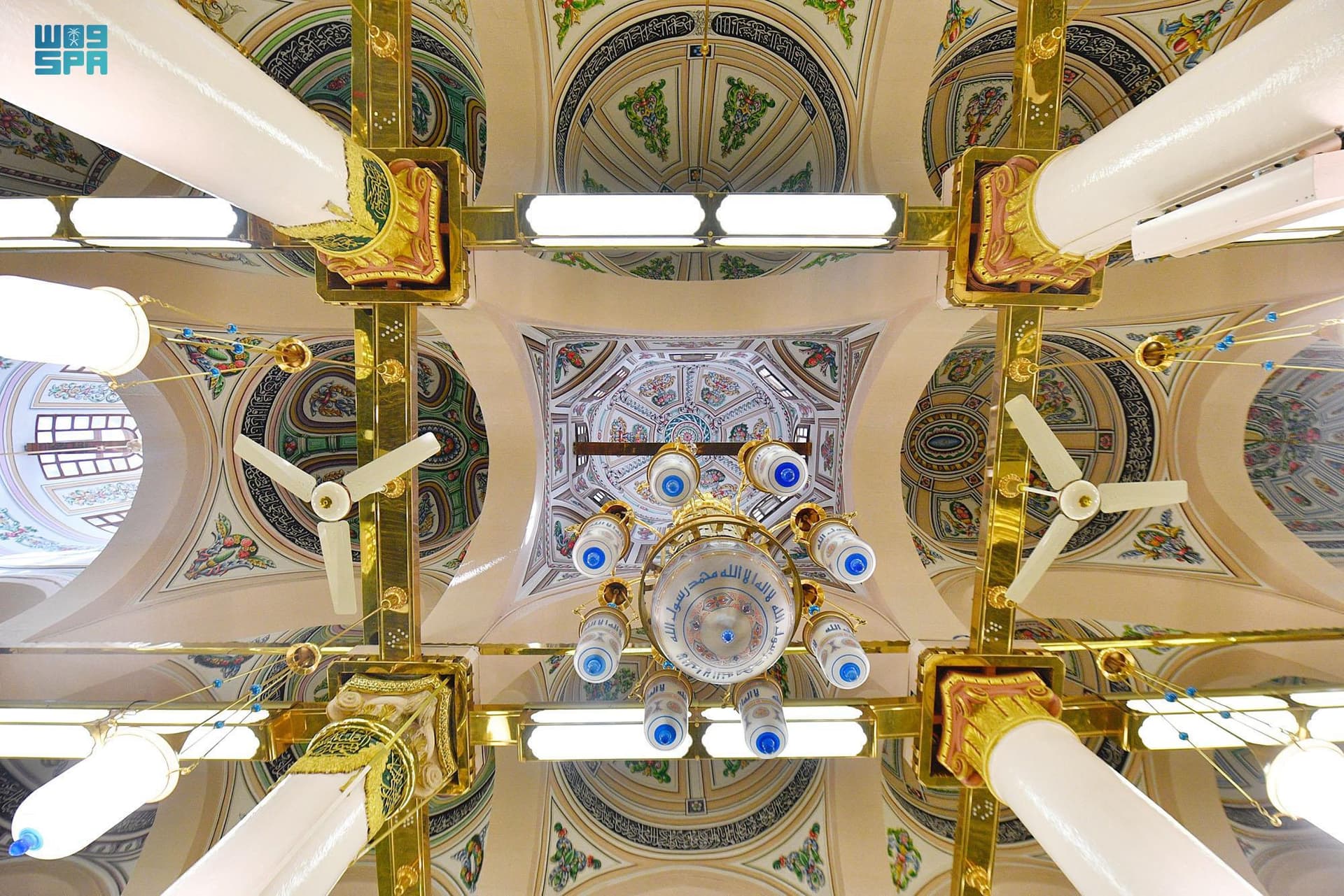 170 قبة تشكل إحدى أبرز مكونات الهندسة المعمارية للمسجد النبوي