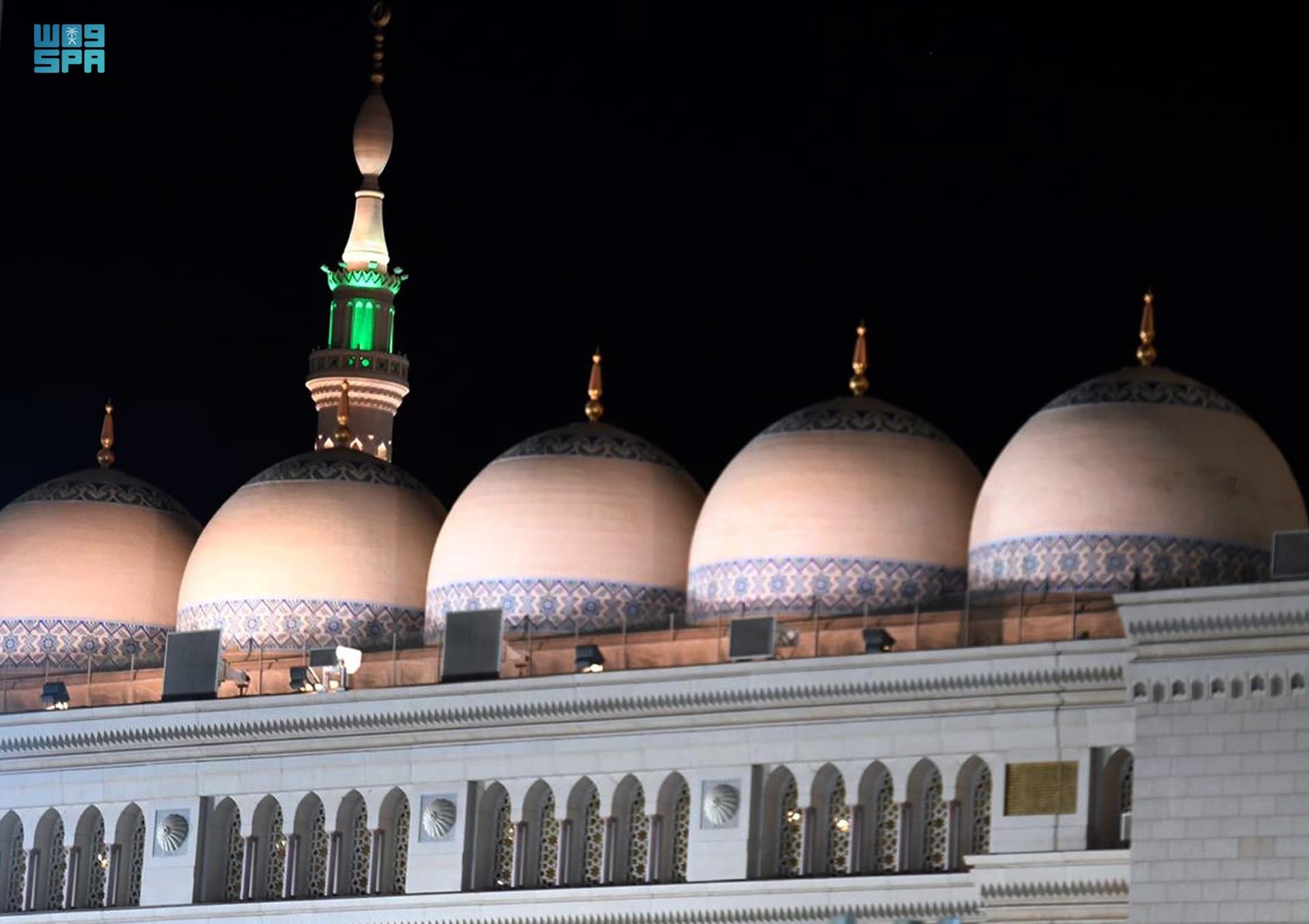 170 قبة تشكل إحدى أبرز مكونات الهندسة المعمارية للمسجد النبوي