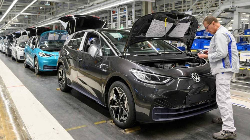 انخفاض المبيعات في الصين أكبر سوق لشركة فولكسفاجن كان حادا بشكل خاص.