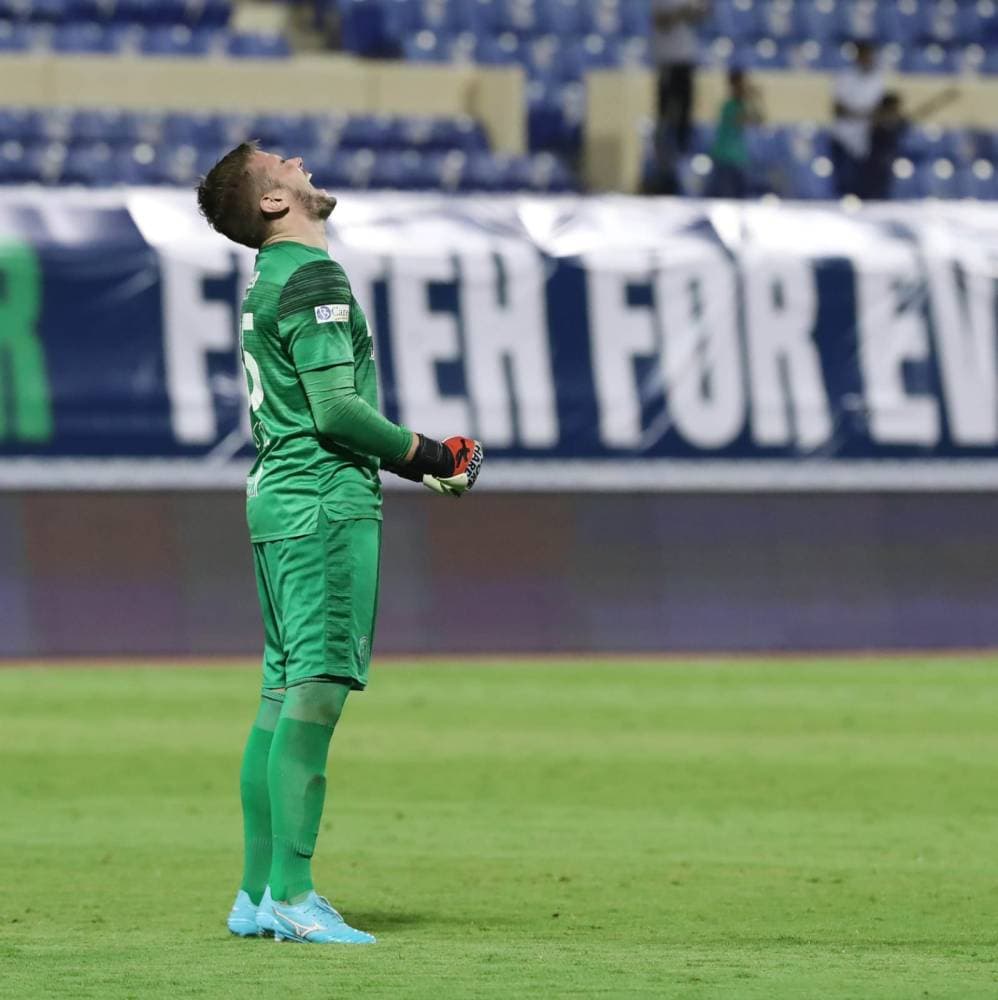 ماكسيم حارس الفتح فرحا بالانتصار. تصوير: عيسى الدبيسي ـ "الاقتصادية"