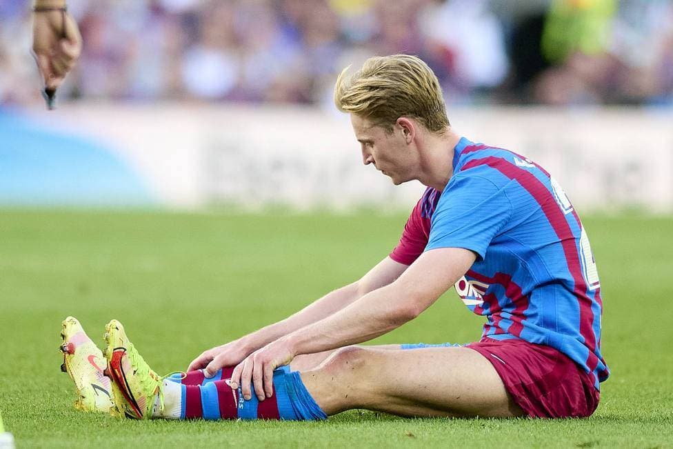 دي يونج بعد الإصابة.