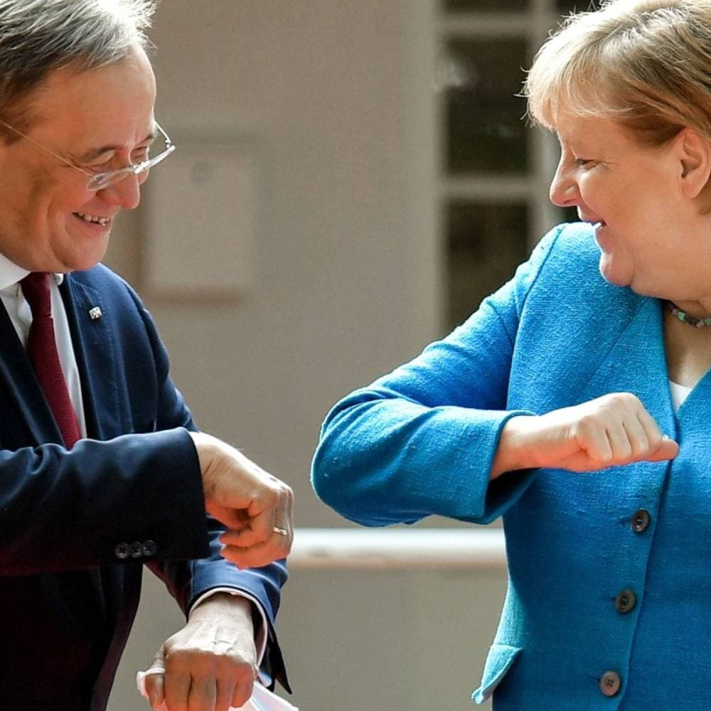 الرئيس الألماني يطلب من ميركل مواصلة إدارة الشؤون الحكومية