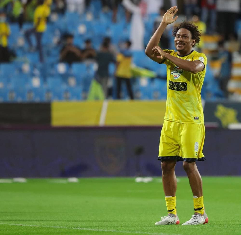 تاوامبا يقود التعاون للفوز على أبها. تصوير: يزيد السمراني ـ "الاقتصادية"