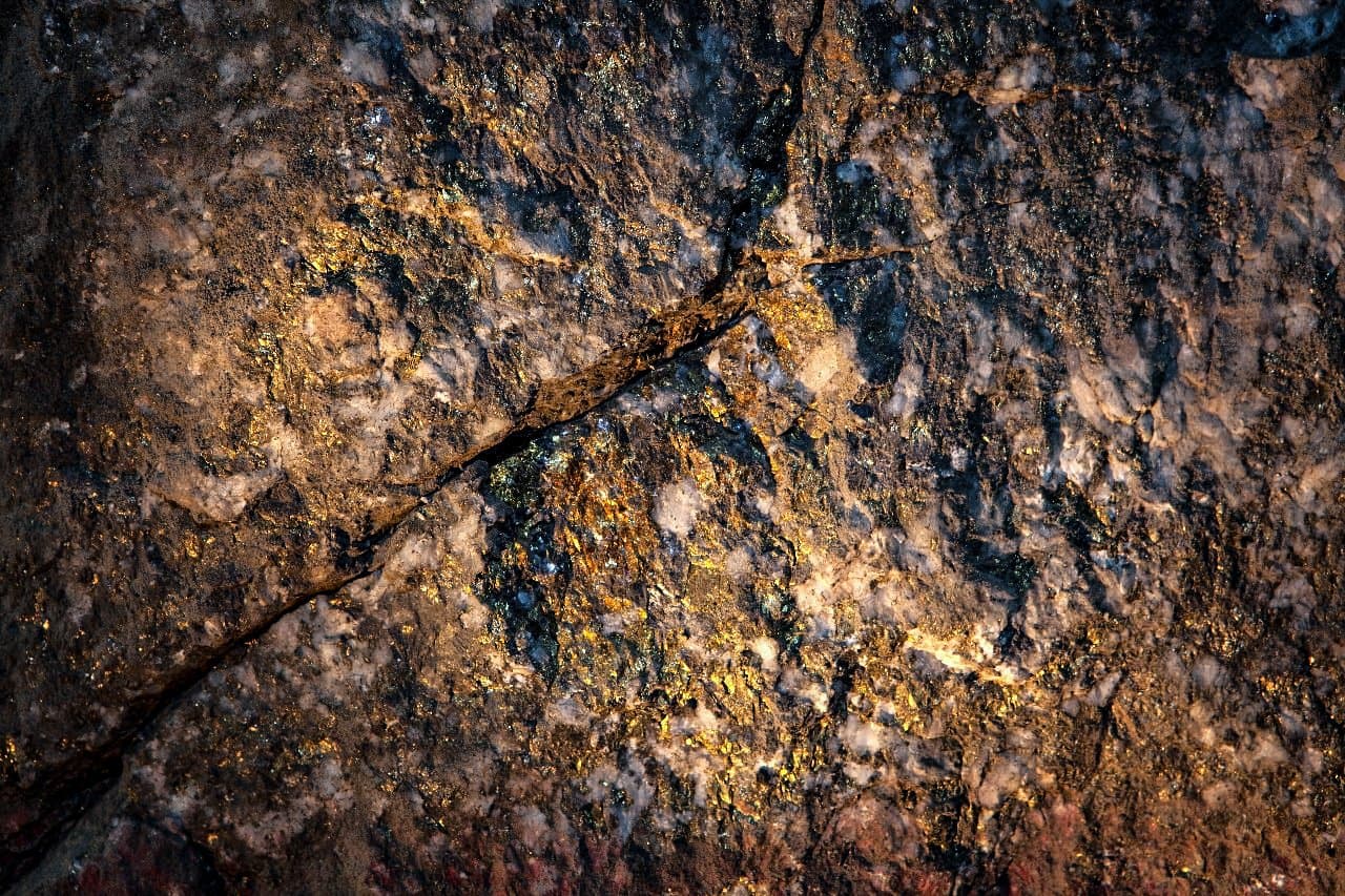 الذهب في السعودية .. استثمارات بـ 7 مليارات ريال تنتج 323 طنا