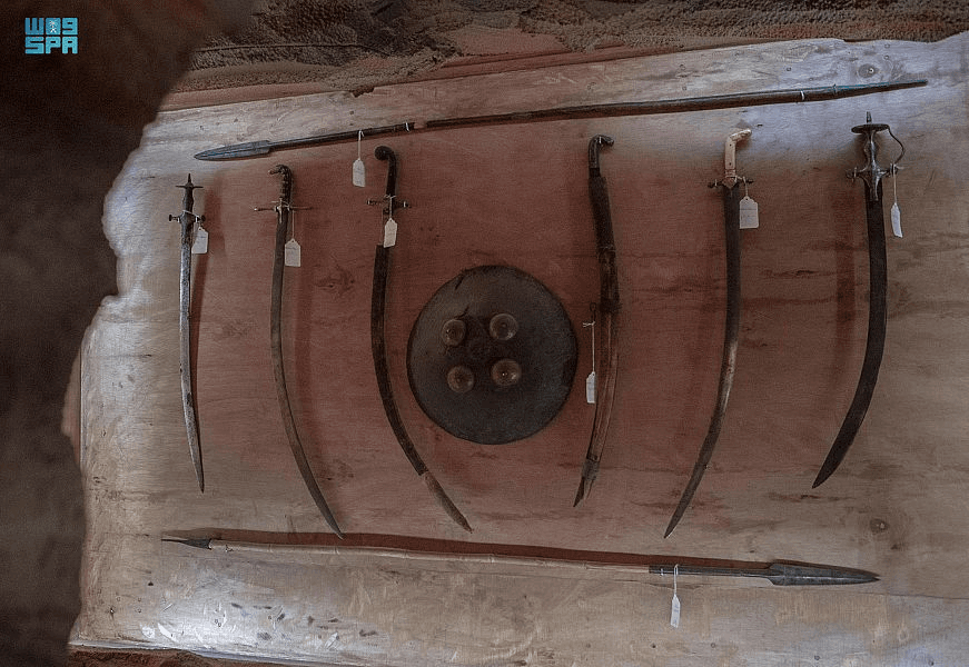 "كومبات فيلد" تستحضر جزءا من حياة الماضي لعرض الأسلحة والقطع الحربية قديما في موسم الرياض