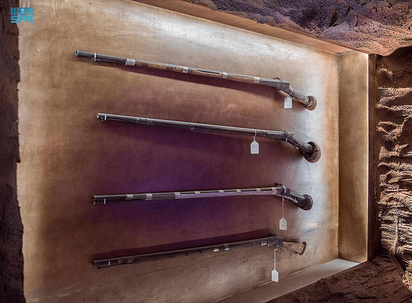 "كومبات فيلد" تستحضر جزءا من حياة الماضي لعرض الأسلحة والقطع الحربية قديما في موسم الرياض