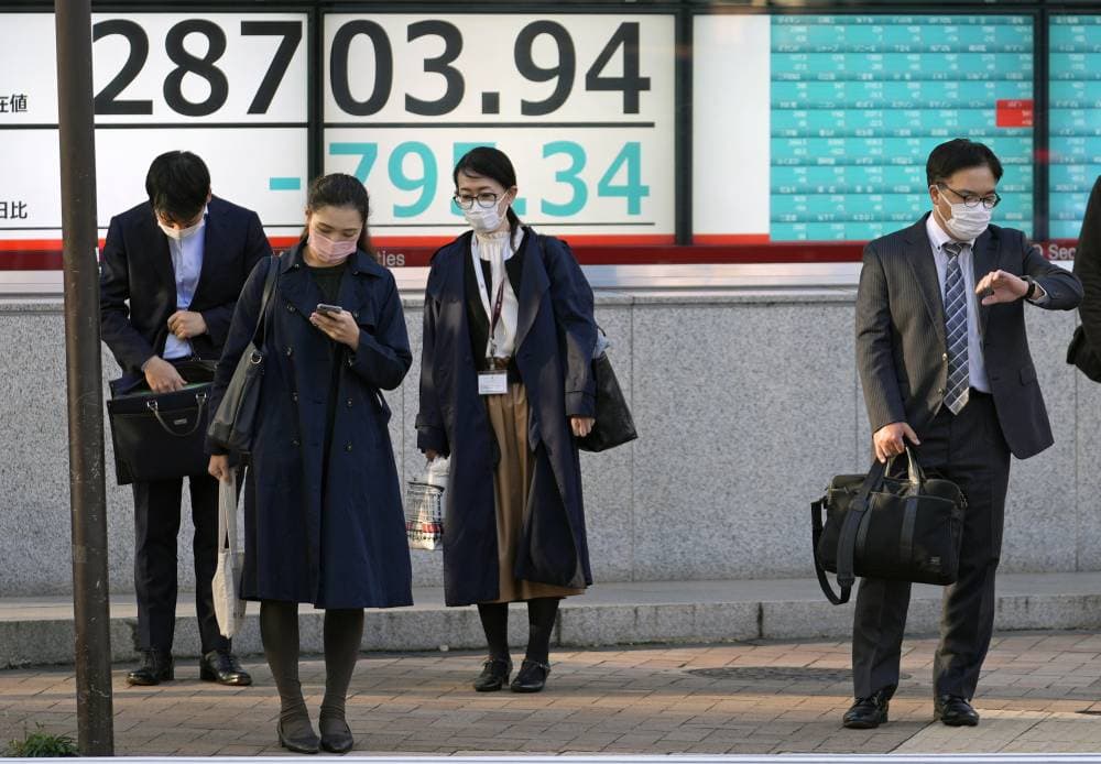 تراجع المؤشر نيكاي الياباني أمس إلى أدنى مستوى خلال شهر. "إ.ب.أ"