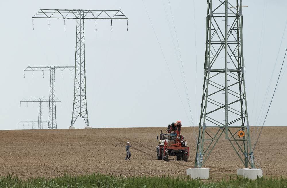 موجات الصقيع تثير مخاوف مشغلي شبكات الكهرباء في أوروبا.