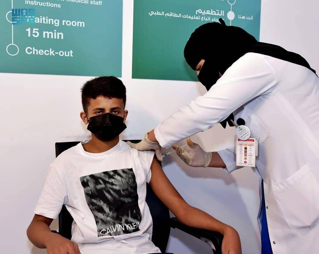 أسهمت حملات التلقيح الواسعة في الحد من انتشار الجائحة."واس"