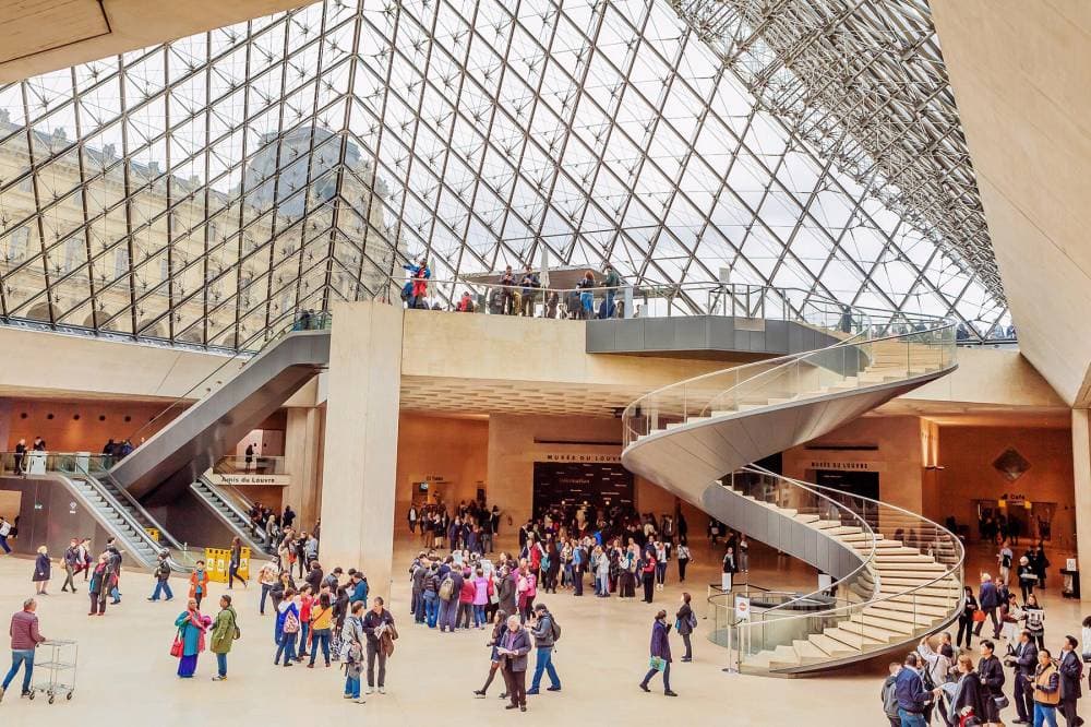 التجارة : ضبطنا 10 ملايين كمام ومعقم .. وستباع في السوق بسعر معقول