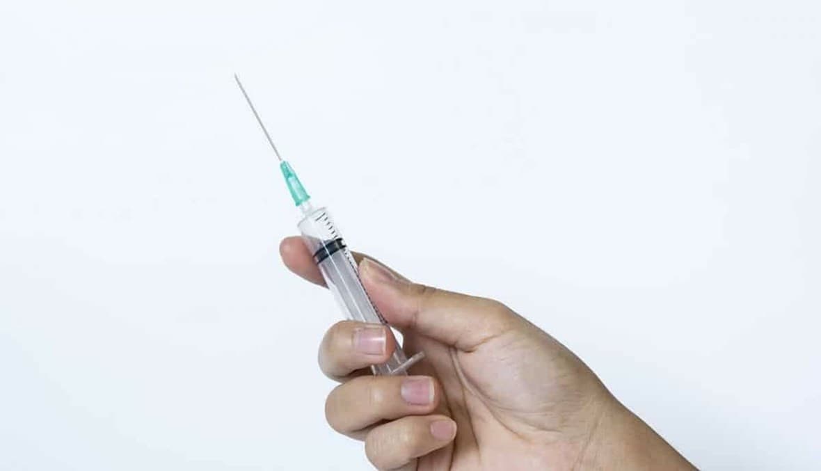 منظمة الصحة: العالم قد يواجة نقص بنحو ملياري "إبرة" لازمة لحملة اللقاحات 