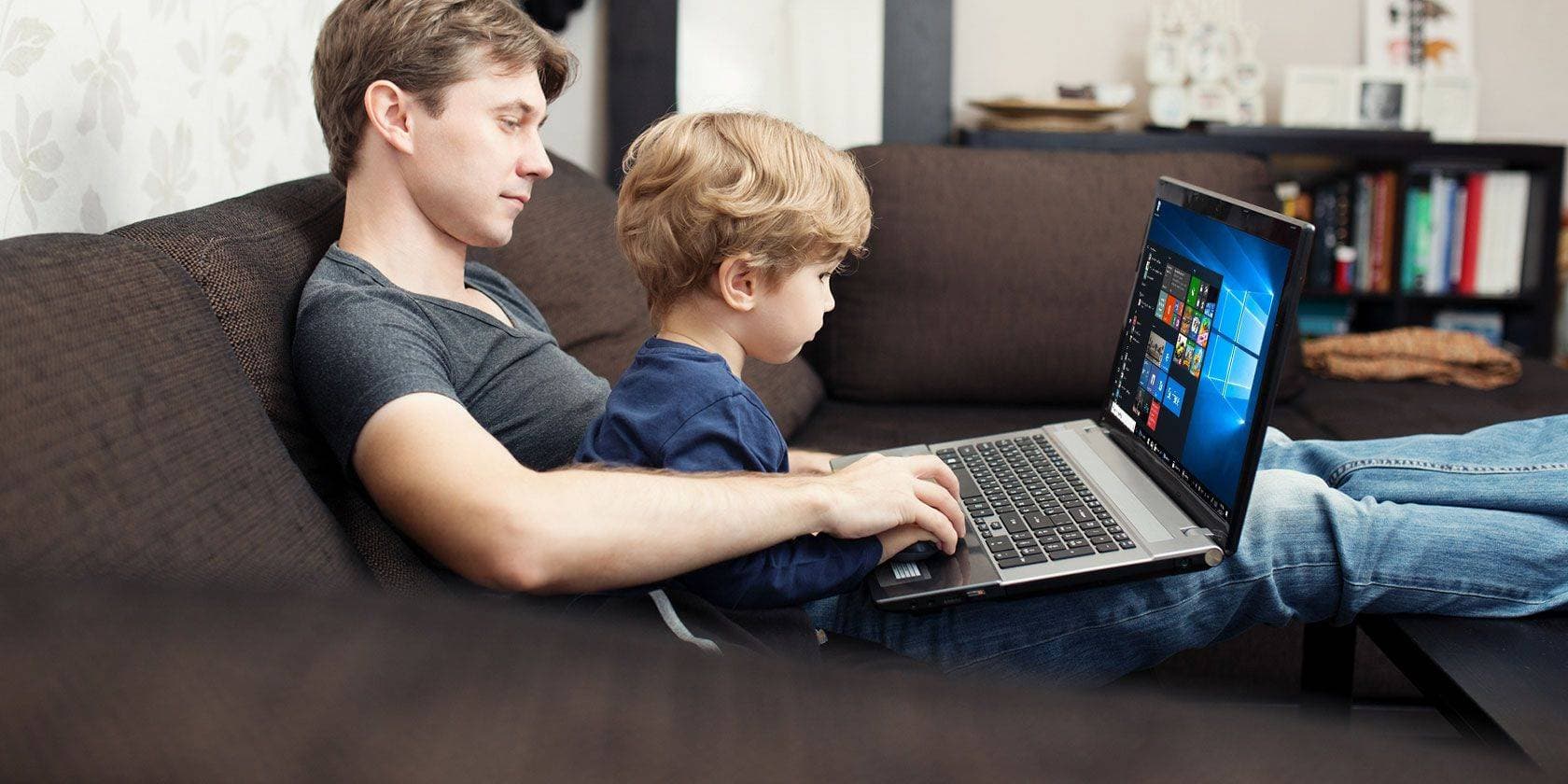 تطبيقات الرقابة الأبوية تساعد الآباء على مراقبة سلوك أبنائهم على الإنترنت.