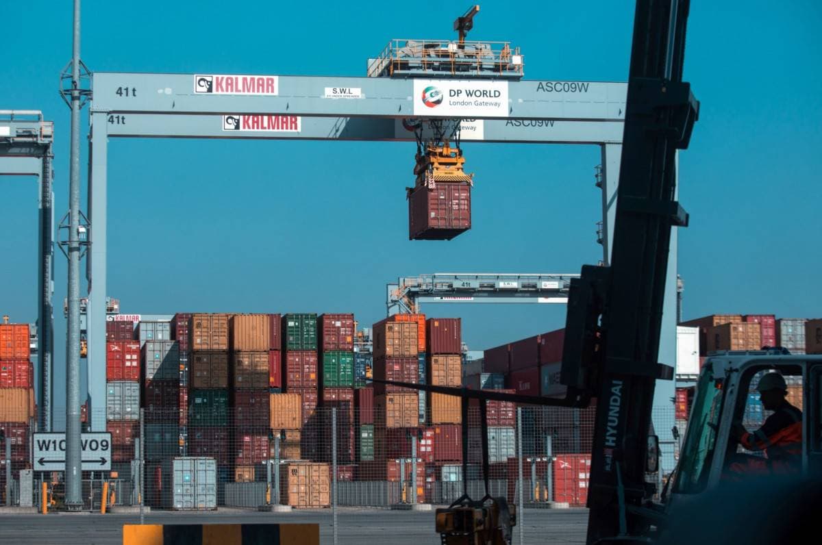 السفن والحاويات لا تصل في كثير من الأحيان إلى وجهتها في الوقت المتفق عليه.