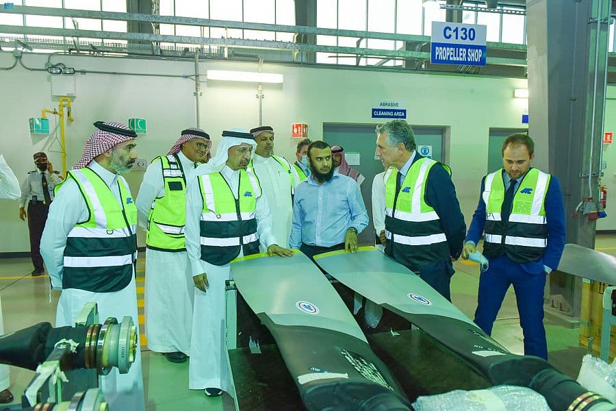 وزير الاستثمار يزور شركة "AACC" التي تملكها "SAMI" ويؤكد تعزيز استثمارات المملكة في قطاع الصناعات العسكرية