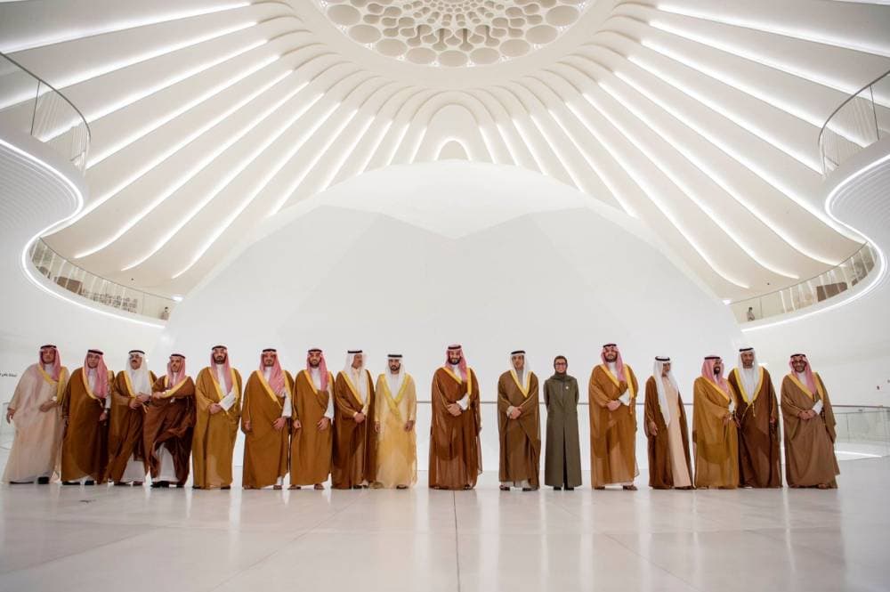 الأمير محمد بن سلمان في جناح السعودية في معرض إكسبو دبي 2020.