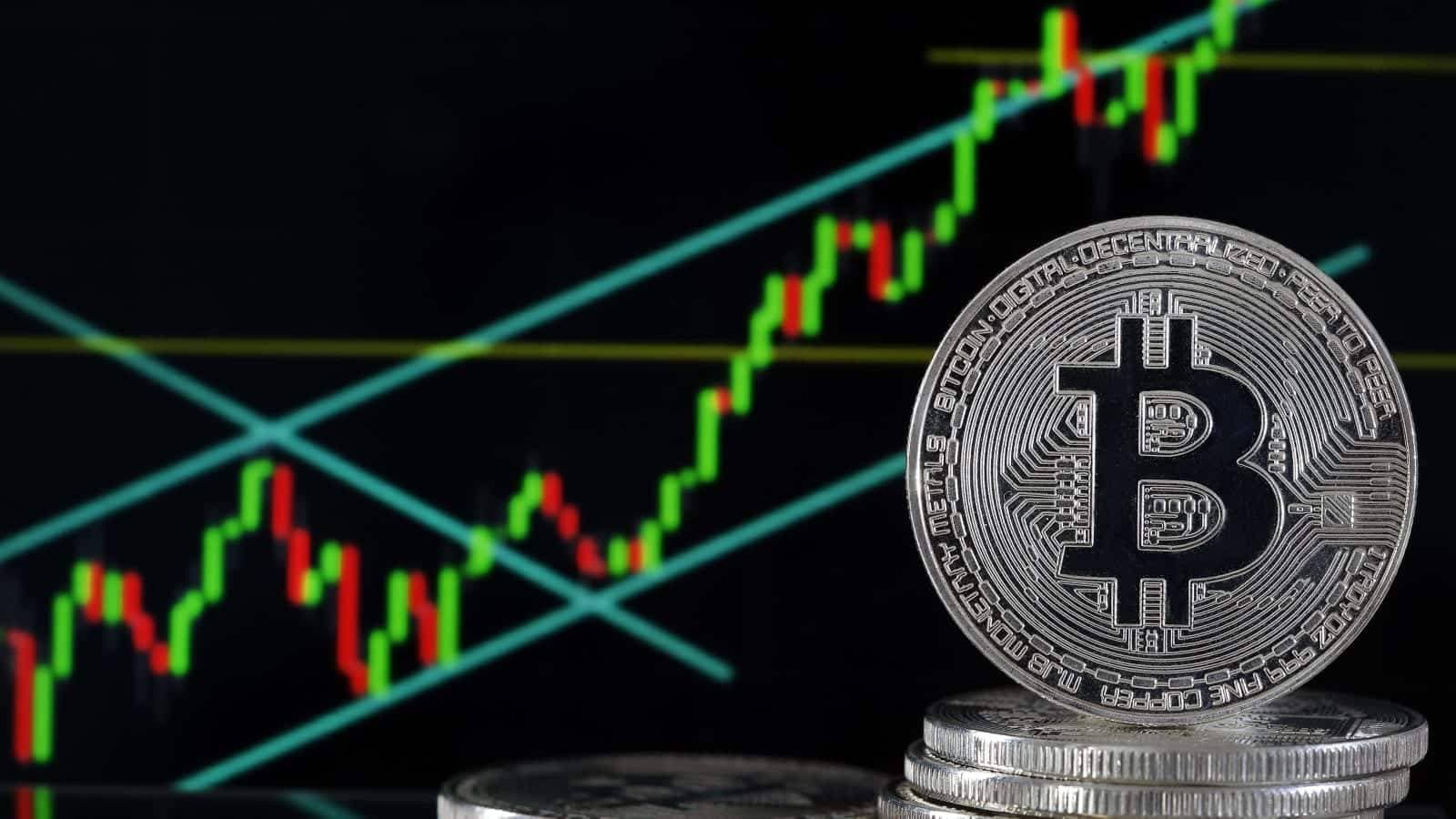 بيتكوين والنفط الأفضل أداء بين الأوعية الاستثمارية.. والذهب والفضة الأسوأ