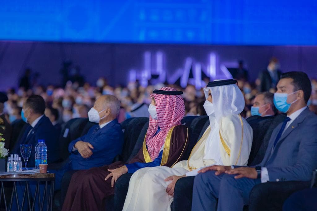 نيابة عن الملك وولي العهد .. وزير الرياضة يشارك في افتتاح منتدى شباب العالم في مصر