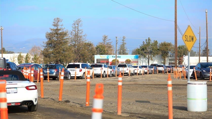 خشية نقله العدوى لها .. أمريكية تضع ابنها في صندوق السيارة لإخضاعه لفحص كورونا