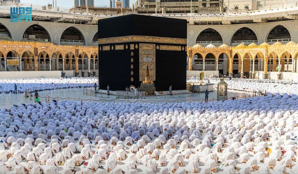 على مدار الساعة .. تعقيم المسجد الحرام وساحاته 