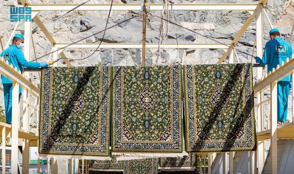 على مدار الساعة .. تعقيم المسجد الحرام وساحاته 