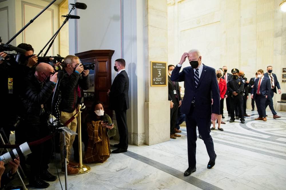 تعطيل القضاء قرار بايدن يسلط الضوء على مدى هشاشة موقفه. "رويترز"