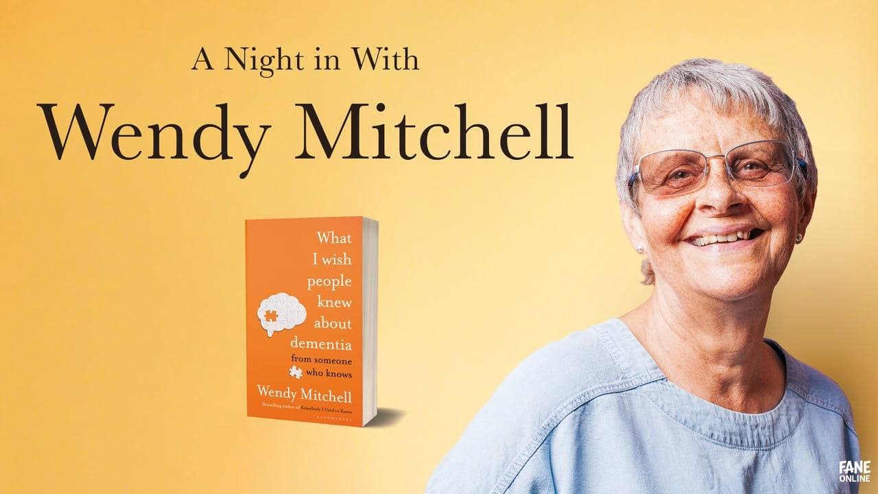 ويندي ميتشل مع كتابها "ما أود أن يعرفه الناس عن الخرف"