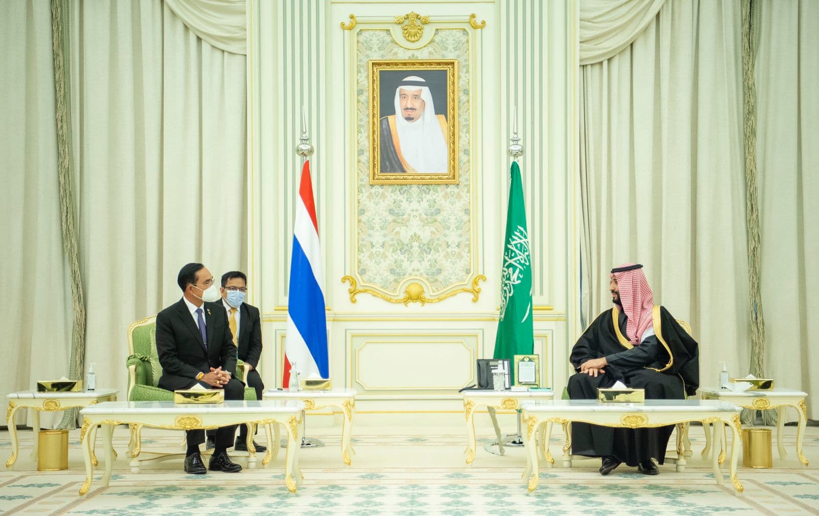 ولي العهد يستقبل رئيس وزراء تايلند ويعقدان جلسة مباحثات
