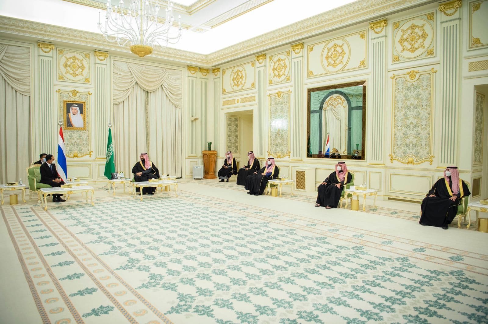 ولي العهد يستقبل رئيس وزراء تايلند ويعقدان جلسة مباحثات