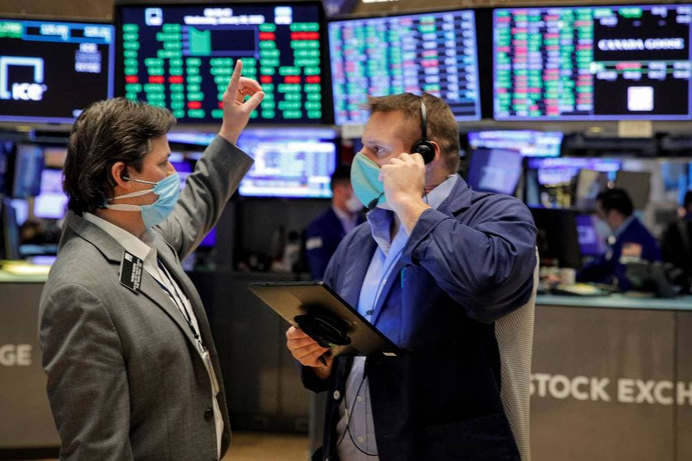 قفز مؤشر ناسداك المجمع 2.46 في المائة إلى 13871.77 نقطة عند الافتتاح أمس.   "رويترز" 