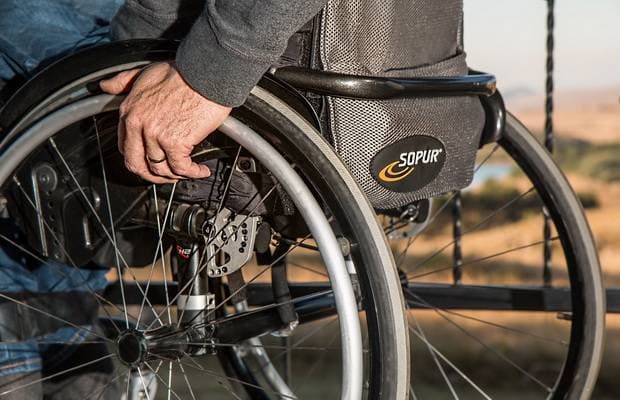 فتح طبي .. علاج للشلل المتعلق بالحبل الشوكي