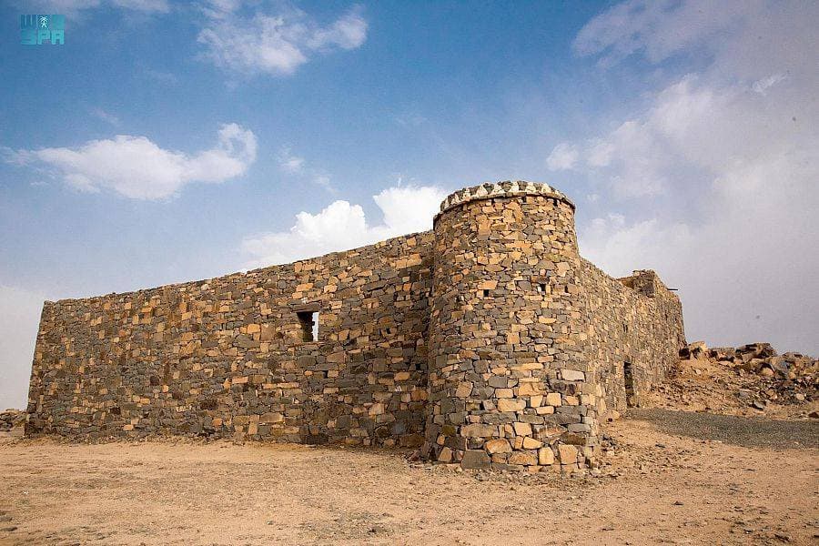 تعد قلعة العرفاء من أشهر القلاع في المملكة.