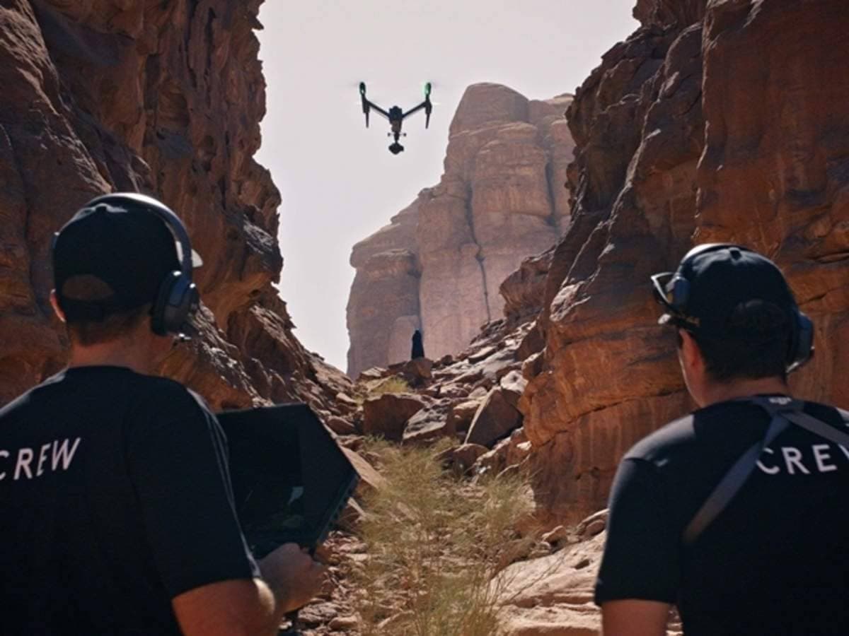 جانب من كواليس تصوير فيلم محارب الصحراء.