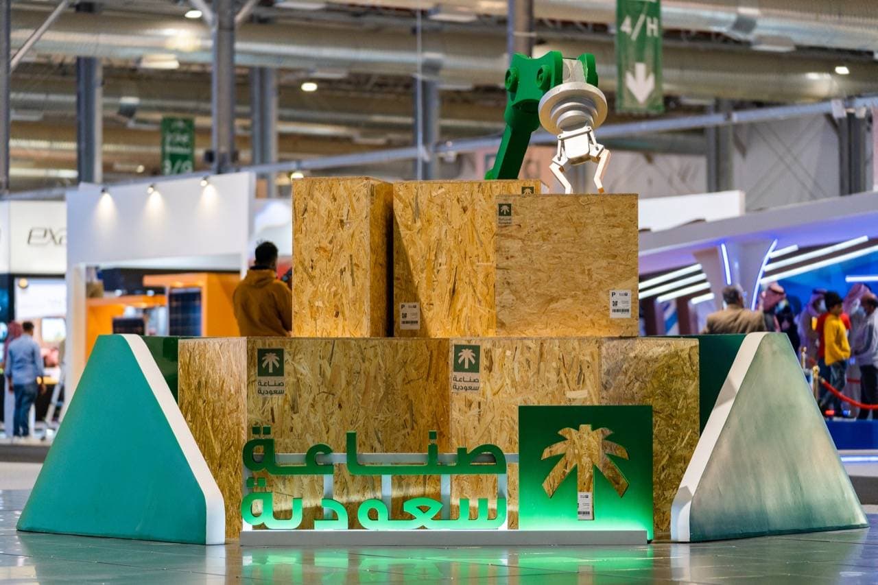 جانب من معرض صنع في السعودية في الرياض أمس. "االاقتصادية"