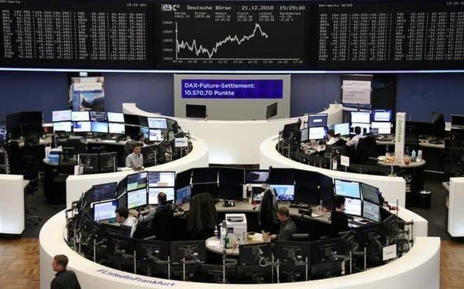 بعد فرض عقوبات على روسيا.. الأسهم الأوروبية تنخفض 2 % 
