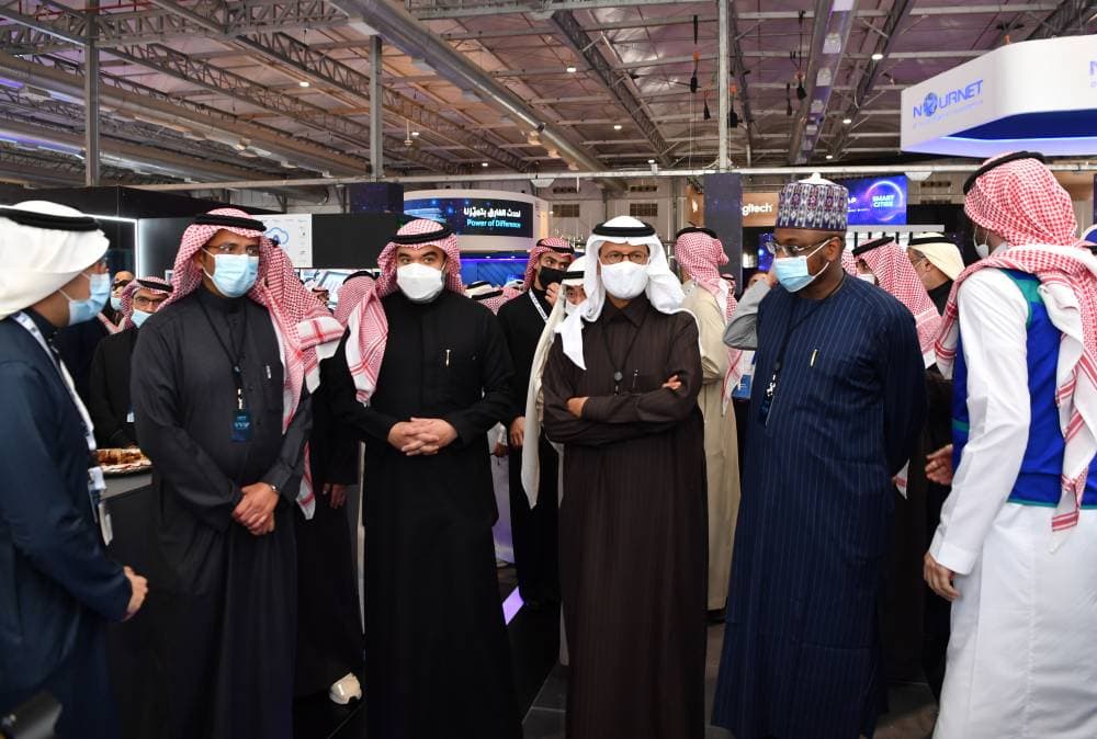وزراء الطاقة والاتصالات والصناعة خلال معرض ليب التقني، أمس. تصوير- بشير صالح - "الاقتصادية"