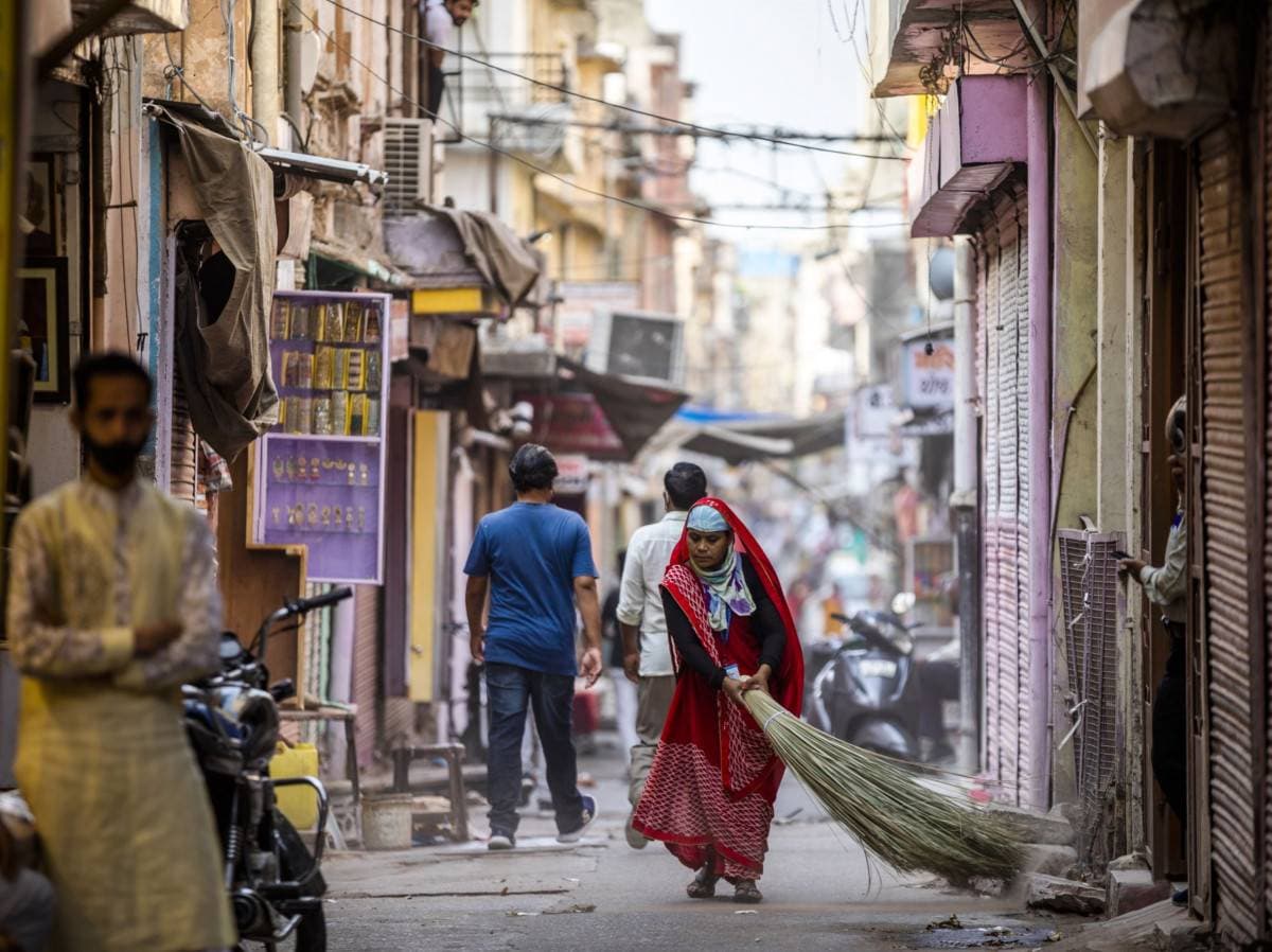 الحكومة الهندية تعتزم مضاعفة تعهداتها بشأن الإنفاق العام لتحفيز الاقتصاد.