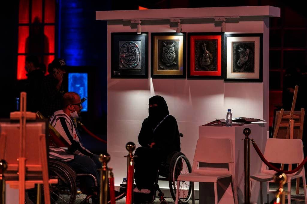 أعمال فنية مميزة يقدمها ذوي الإعاقة في موسم الرياض.