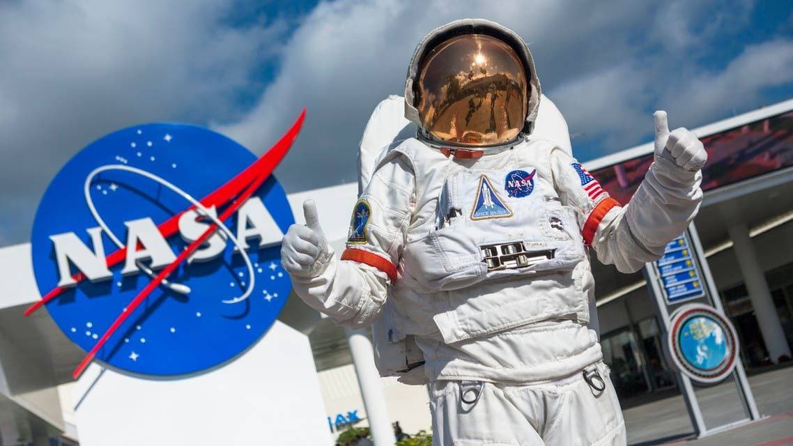 ترجع تكلفة البدلة الباهظة إلى هيكلها المعقد.