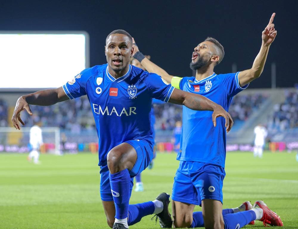إيجالو محتفلا بهدفه الأول في الأهلي. تصوير: علي الظاهري ـ "الاقتصادية" 