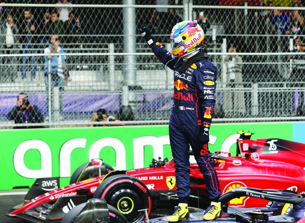 بيريز من ريد بل يحتفل بإنهاء المركز الأول بعد التأهل. "رويترز