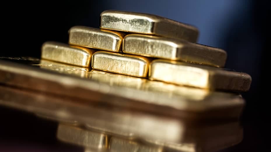 الذهب يتراجع مع زيادة عوائد السندات ويتجه لخسارة أسبوعية