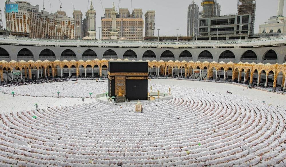 صحن الحرم المكي ممتلئ بالمصلين في ثاني جمعة من رمضان.  "واس"