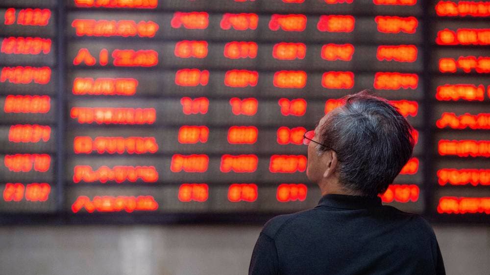 المستثمرون قلقون من أن تسبب إغلاقات كوفيد الجديدة في الصين تباطؤا اقتصاديا. "الفرنسية/جيتي"