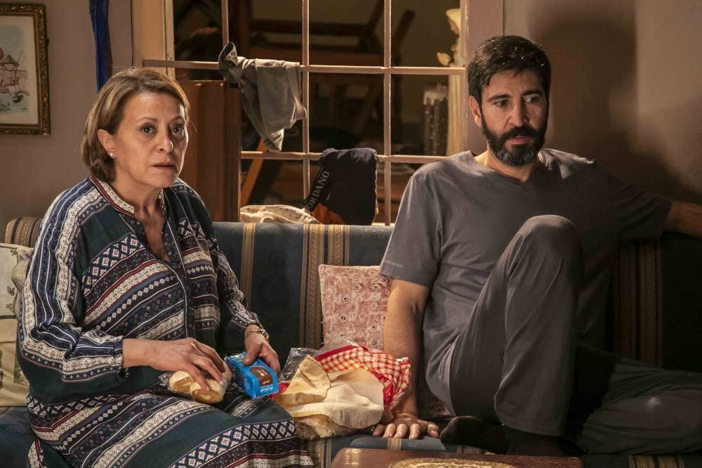 مشهد من العمل.